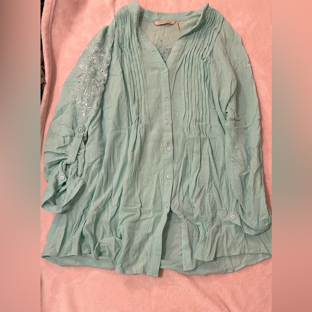 SoftSurroundings Robin Egg Blue Women’s Large Button-up Blouse